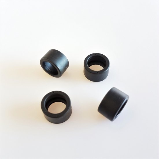 SRC RN0130 - MAP 100 Black Pat Tires - 18.9 x 9.9mm - Shore 15 - pack of 4