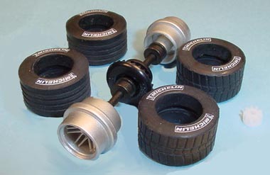 Sloting Plus SP40216009 - Universal Front Wheels - Press-on Plastic - 16 x 9mm - pair