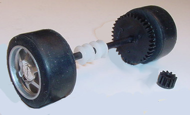 Sloting Plus SP40216009 - Universal Front Wheels - Press-on Plastic - 16 x 9mm - pair